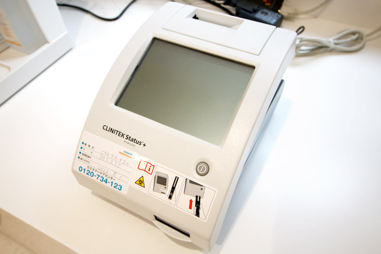 小型尿分析装置